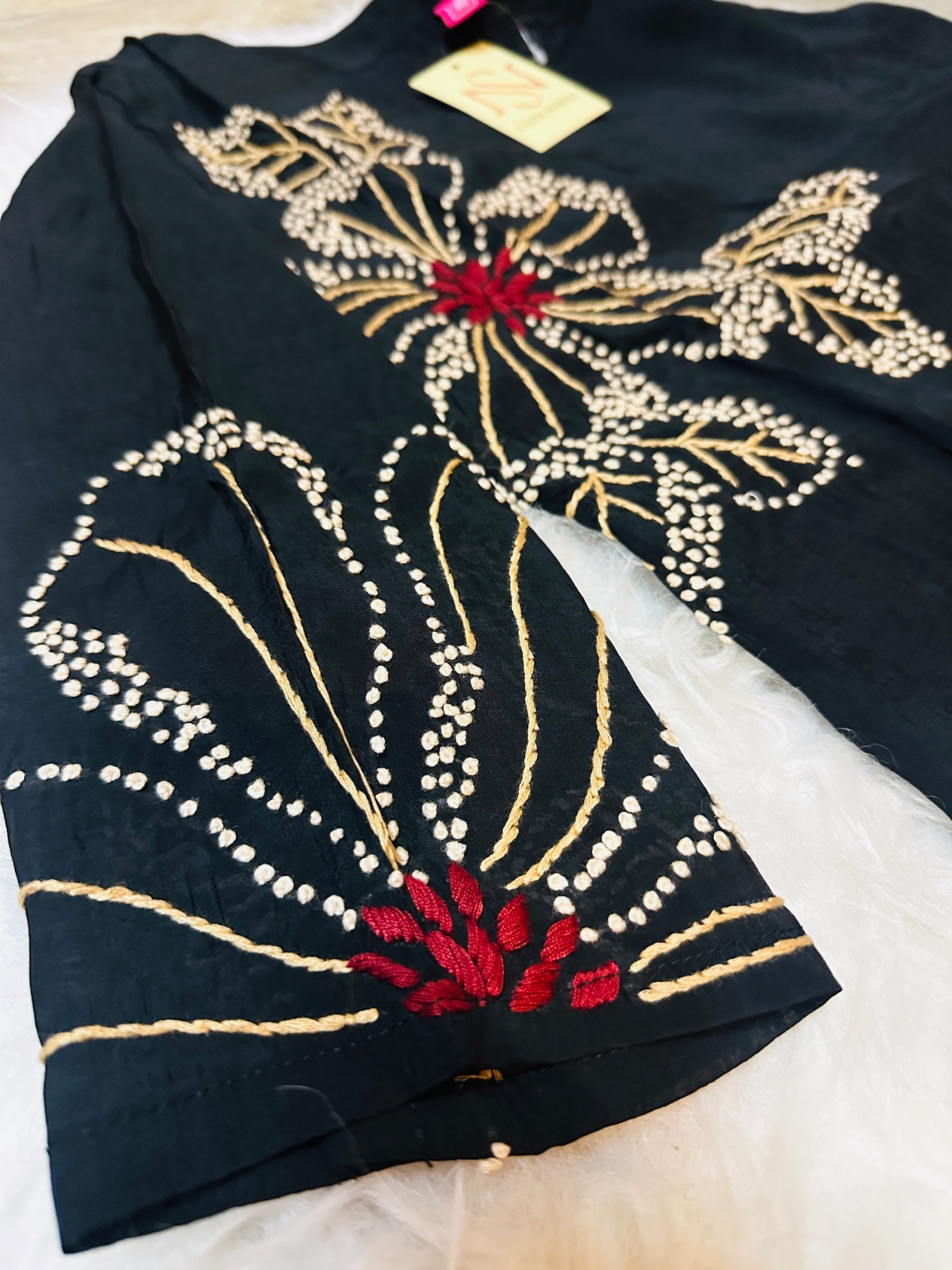 Black Chinese knot suite view 3